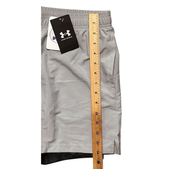 Under Armour 2 in 1 Loose Gray & Black Camo Running Training Shorts Youth XL - Picture 2 of 8